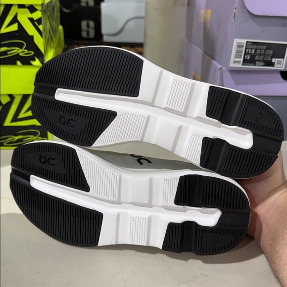 On Running Women’s Size 7 Black and White Sneakers - Picture 5 of 5